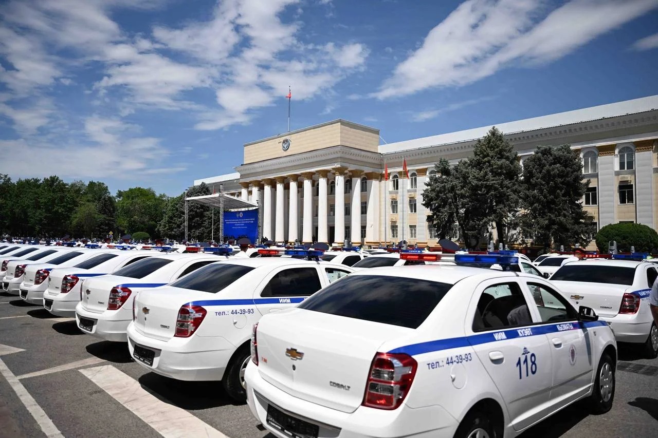 De3d20ee f653 4761 b134 45e20a704bf1 адылбек касымалиев вручил мвд 370 новых служебных автомобилей