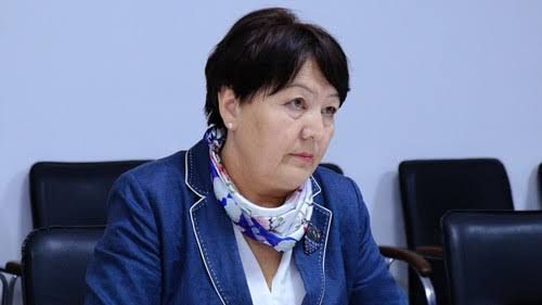 В интернете появилась петиция за отставку министра просвещения Догдуркуль Кендирбаевой