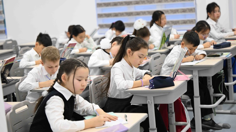 Школы в Кыргызстане официально перешли на 12-летнее образование, а учебная неделя может быть пяти- или шестидневной