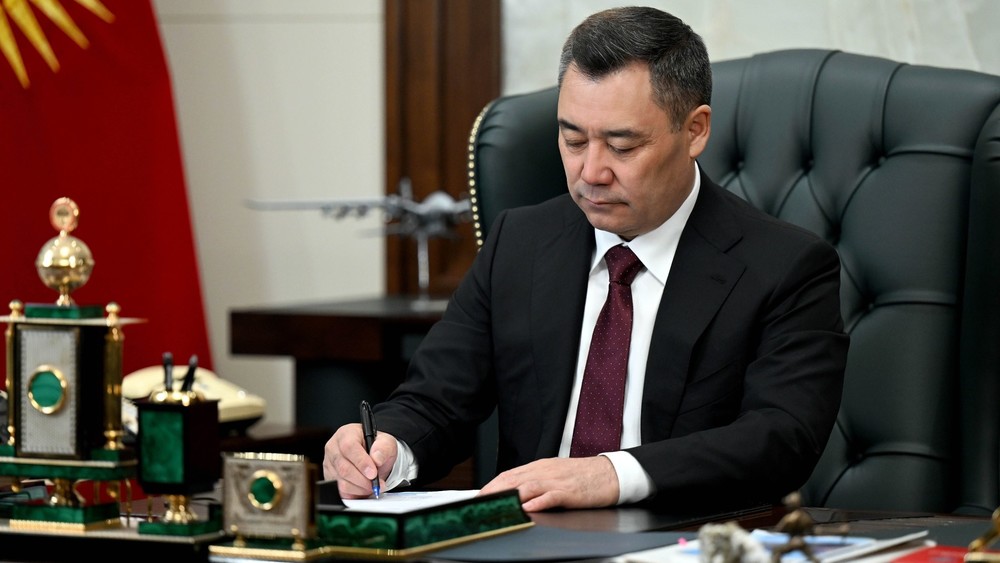 Садыр Жапаров подписал закон о новых правилах земельной амнистии Главная