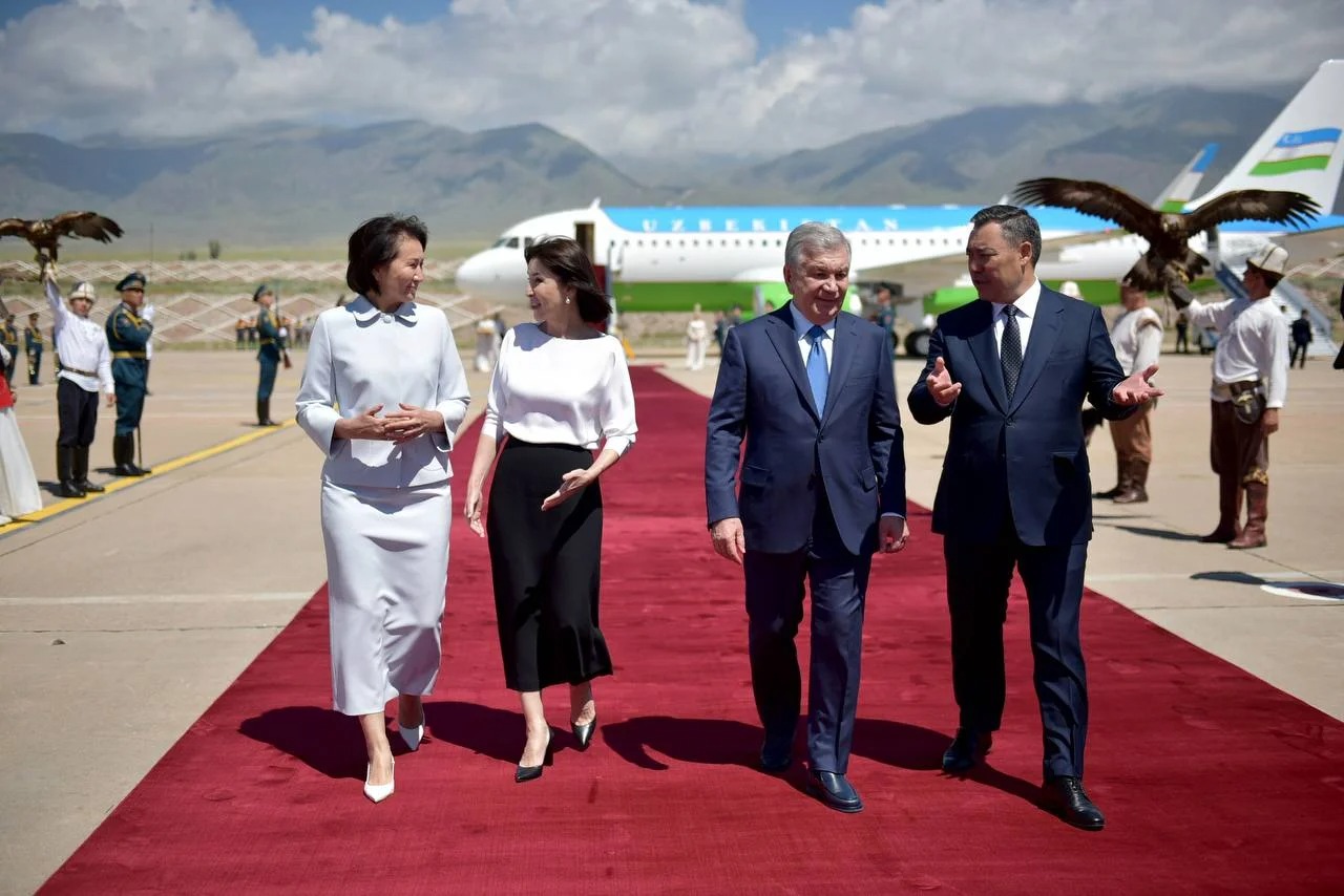 Whatsapp image 2026 07 30 at 13. 34. 44 8 садыр жапаров встретил шавката мирзиёева, прибывшего с госвизитом в кыргызстан