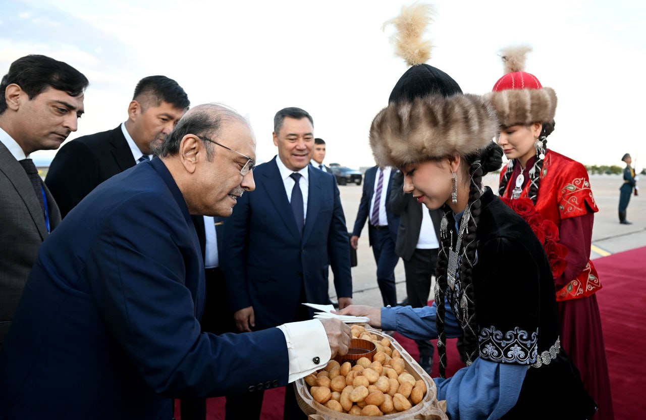 Photo 2026 07 06 21 40 02 пакистандын президенти кыргызстанга расмий сапар менен келди
