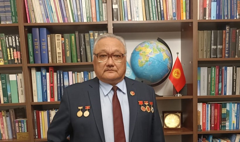 Социолог Н. Омуралиев: События на Иссык-Куле придали дипломатии общественное измерение