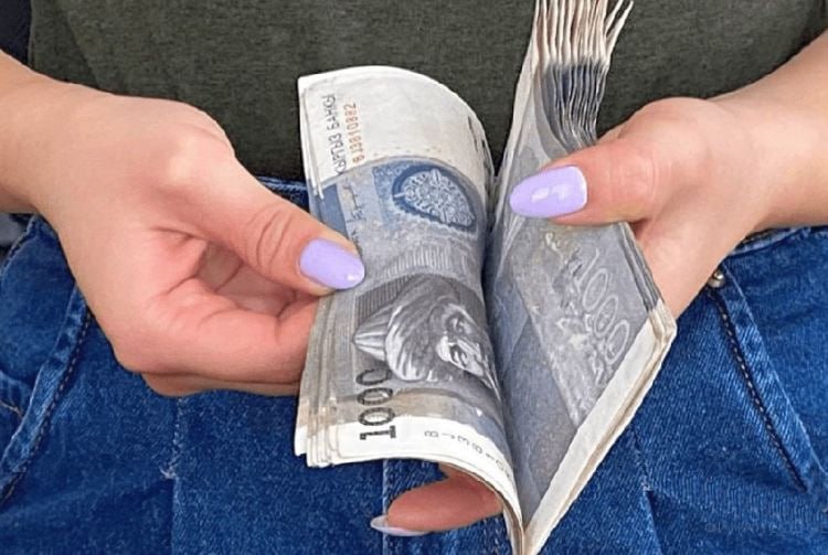 Средняя зарплата в Кыргызстане достигла 53 тысяч 759 сомов
