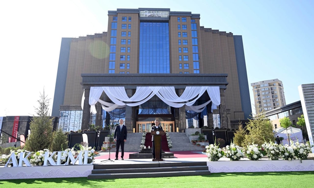 Photo 2026 08 24 11 32 39 3 садыр жапаров принял участие в открытии обновленного 5-звездочного отеля «ак-кеме»