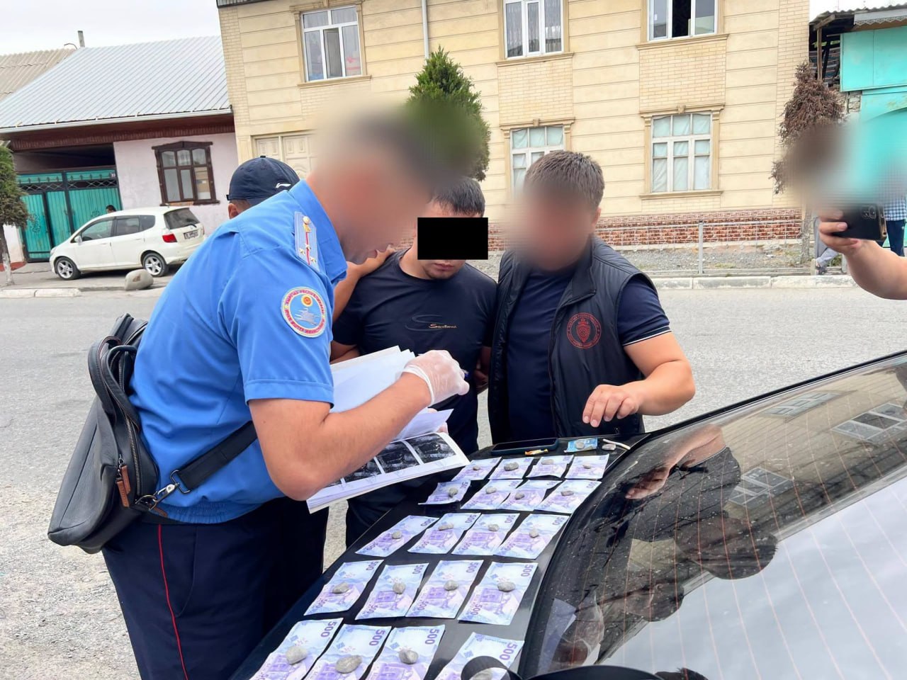 Photo 2026 08 24 13 28 02 3 в узгене у мужчины вымогали 20 тыс сомов за удаление "видеокомпромата"