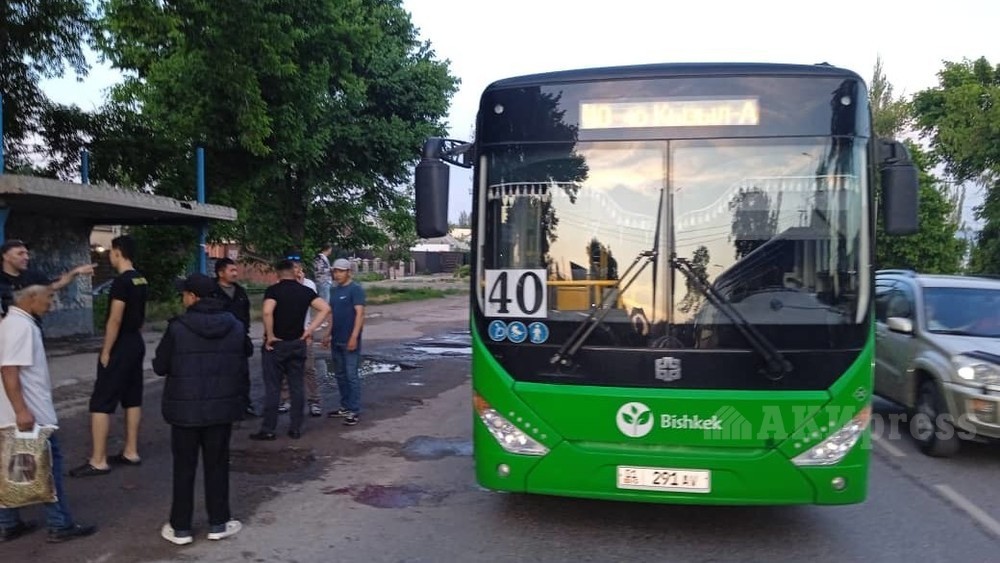 Автобус № 40 в Новопокровке врезался в стену дома