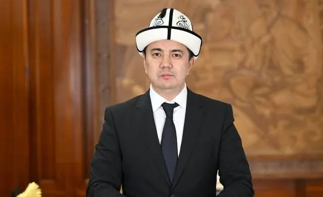 Торага Марлен Маматалиев поздравил кыргызстанцев с Днем знаний