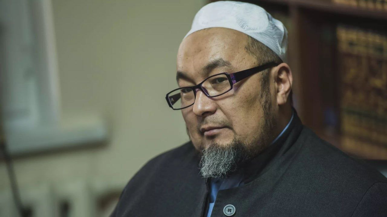 Одну из крупных улиц Оша назовут в честь известного религиозного деятеля Чубака ажы Жалилова, сообщил в соцсетях Жанар Акаев