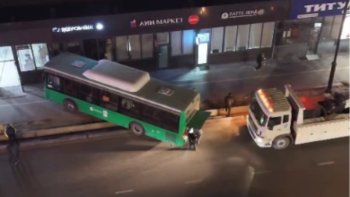 Автобус вылетел на тротуар. В УПСМ рассказали подробности ДТП