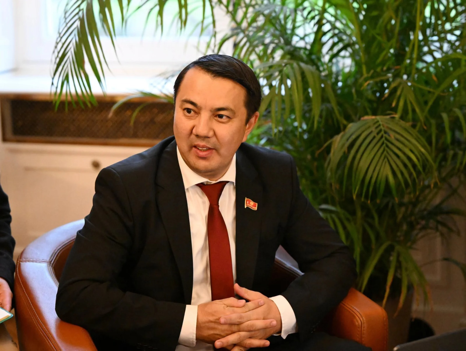 333 спикер жогорку кенеша кр марлен маматалиев встретился с вице-президентом сената французской республики лоиком эрве