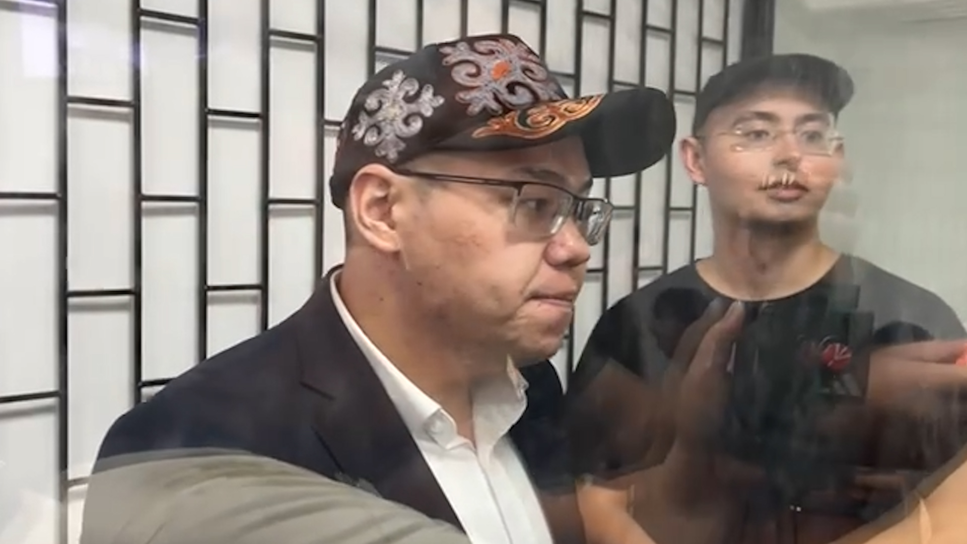 Прокурор запросил девять лет тюрьмы для Султанбекова, для Атамбаева — семь лет