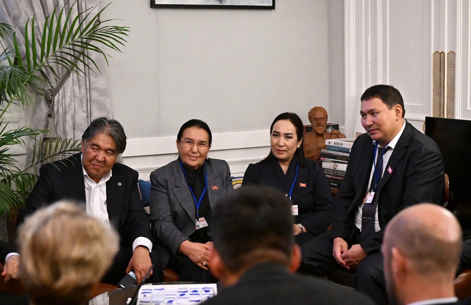 Whatsapp image 2026 10 02 at d спикер жогорку кенеша кр марлен маматалиев встретился с вице-президентом сената французской республики лоиком эрве