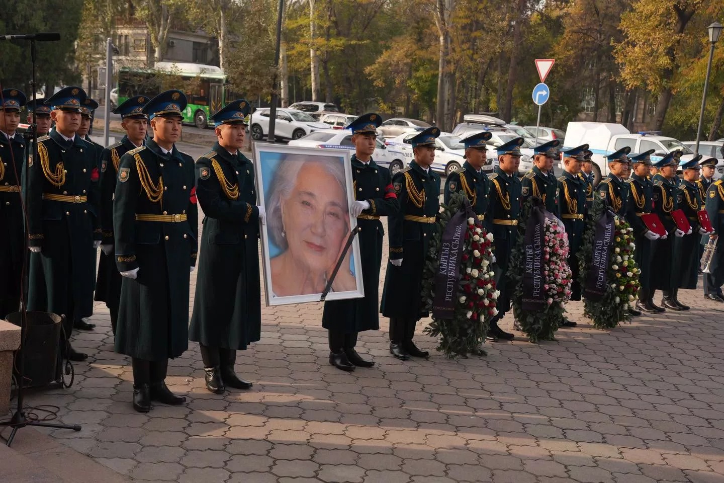 В Бишкеке простились с Розой Айтматовой Главная