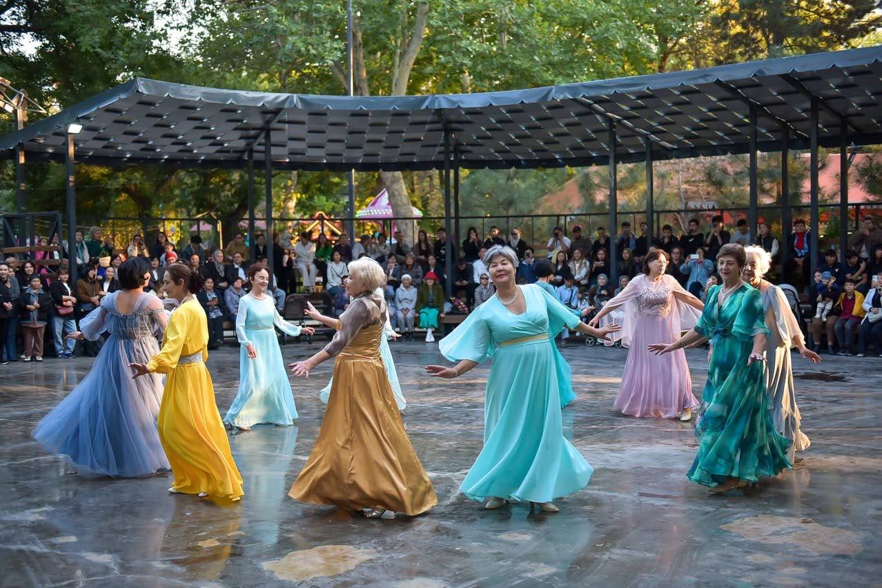 Photo 2026 10 14 12 22 28 в парке панфилова открыли амфитеатр. Концерты организуют по выходным