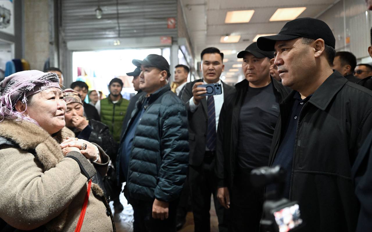Photo 2026 10 20 19 18 30 3 садыр жапаров посетил новый рынок «мадина» и встретился с торговцами